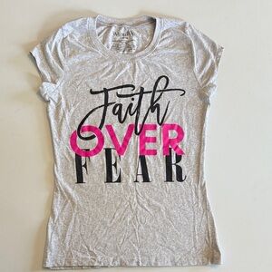 Wound Up Gray and Pink 'Faith Over Fear' Women's Tee Size Large